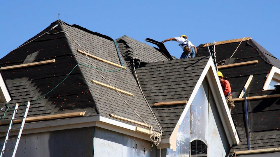 5 Reasons to Hire a Roofing Business Broker